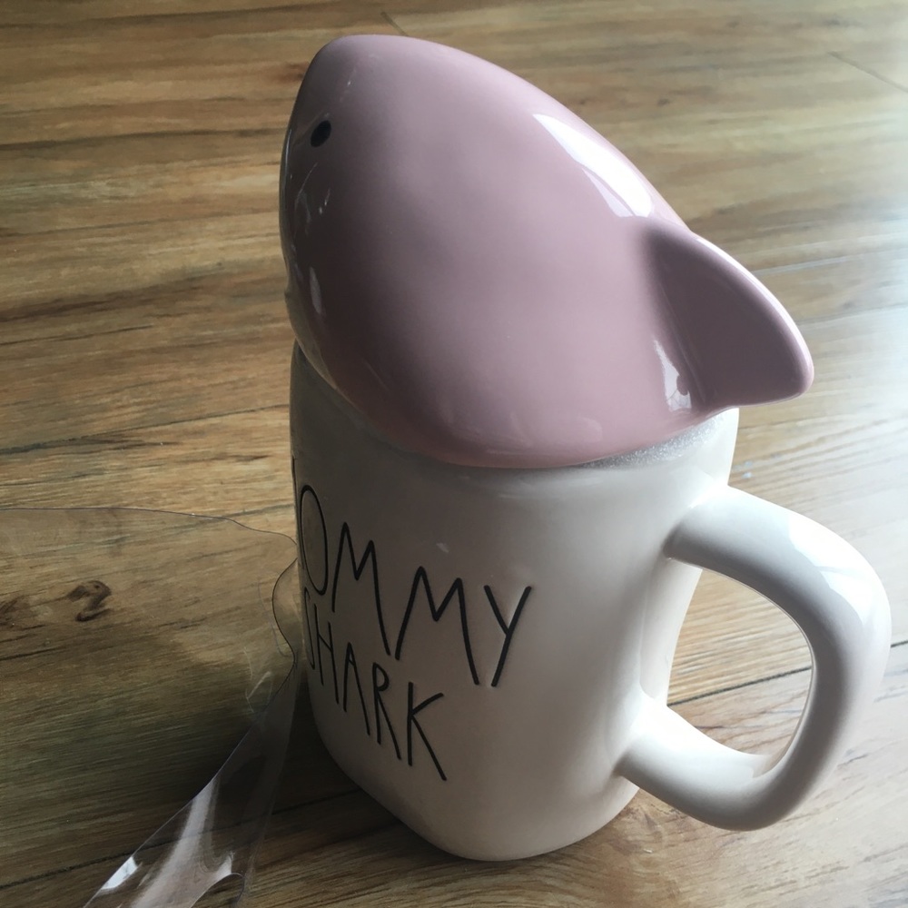 New Rae Dunn Baby Chick Mommy Shark Mug w/ Lid Set - Picture 9 of 11